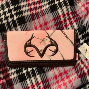A REALTREE wallet!